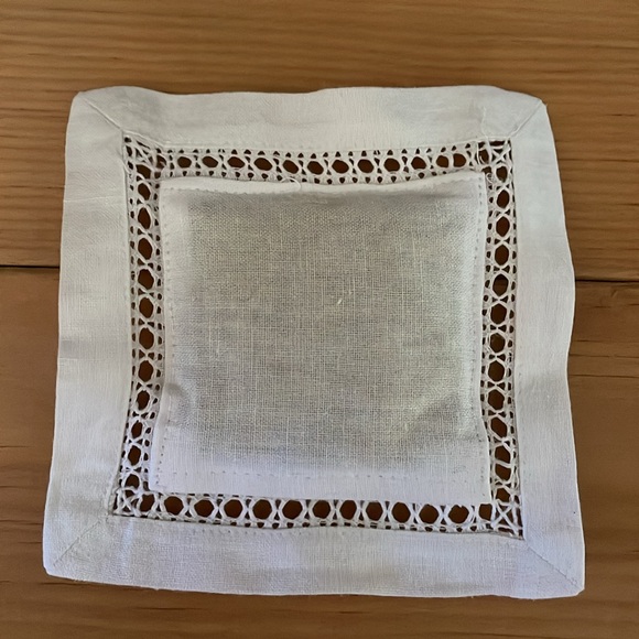 Lovely lavender handkerchief sachet w/ embroidery and daisy detail, ~4.5”X 4.5” - Picture 4 of 7